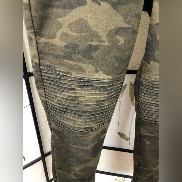 Zara Skinny Jeans Zipper Moto Denim Camo Jeans. Size 30 Women’s. - Picture 2 of 10